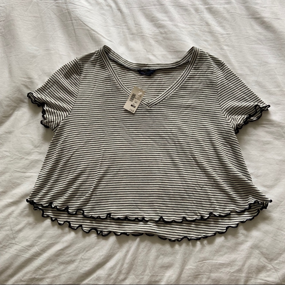 Black & White Striped V-neck Crop